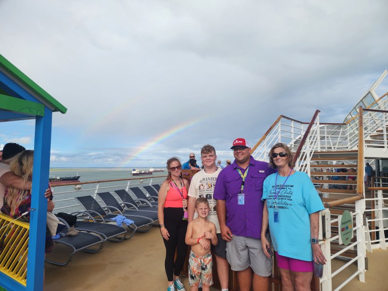 Tyler, Jessica, Eric, Waylon, Mashell - On our cruise heading to Mexico